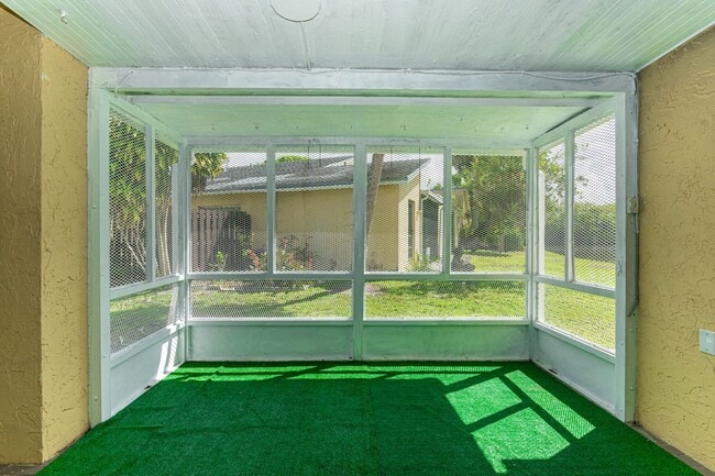 Building Photo - 202 Sparrow Dr