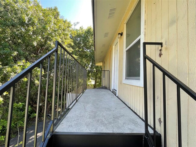 Foto del edificio - 8425 Camden St