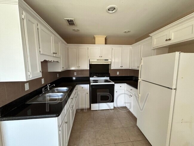 Building Photo - 200 W Amy Dr