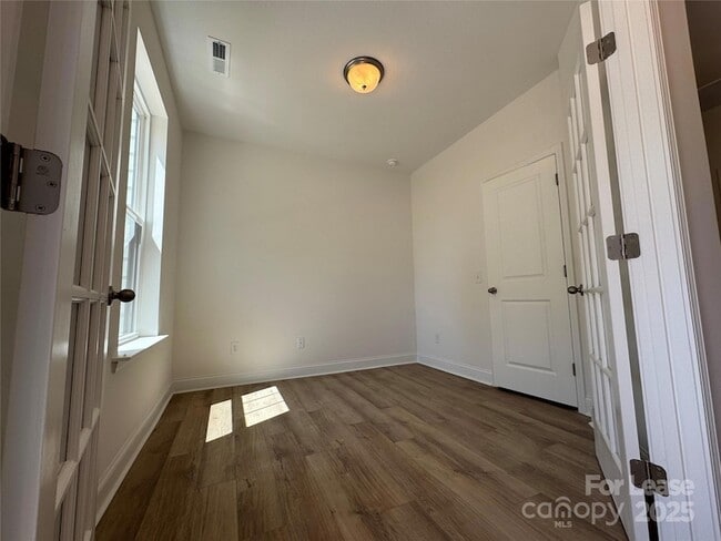 Building Photo - 5009 Layman Dr
