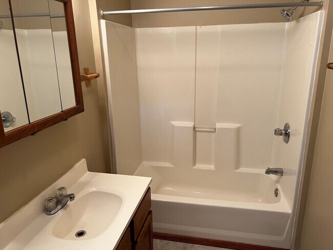 Building Photo - Coming Soon 3 bedrooms 1 bathroom house in...