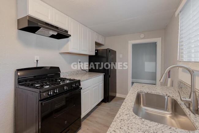 Foto del edificio - 235 N Addison St