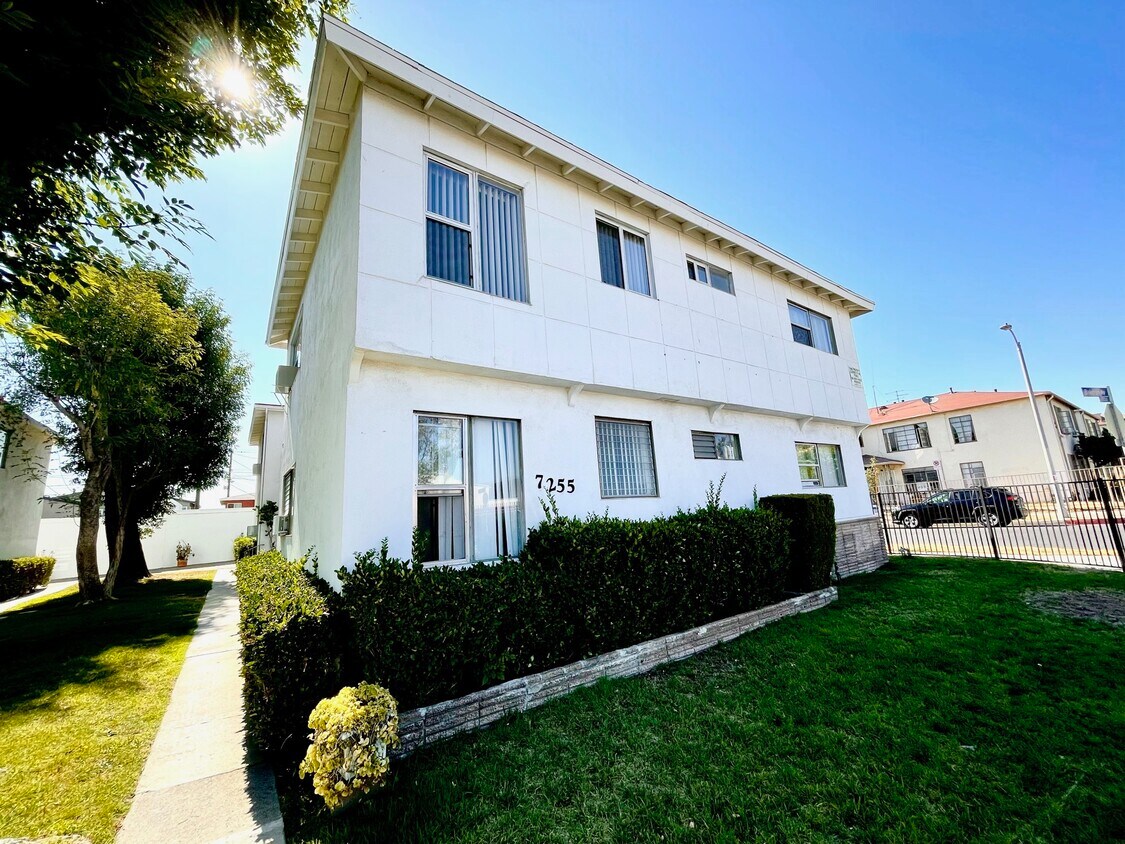 Primary Photo - 7255 Bakman Ave