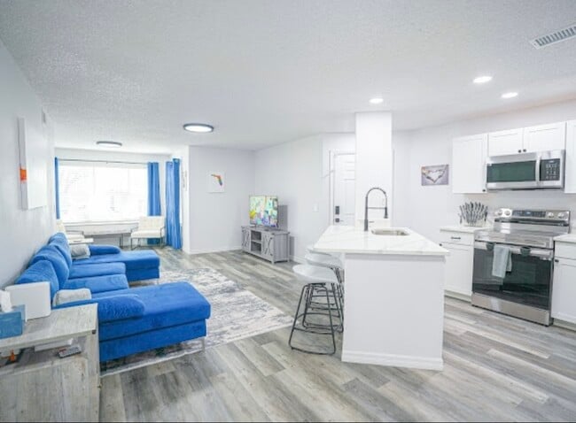 Building Photo - 4528 Commander Dr