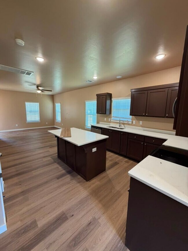 Foto del edificio - 2504 SW H Ave