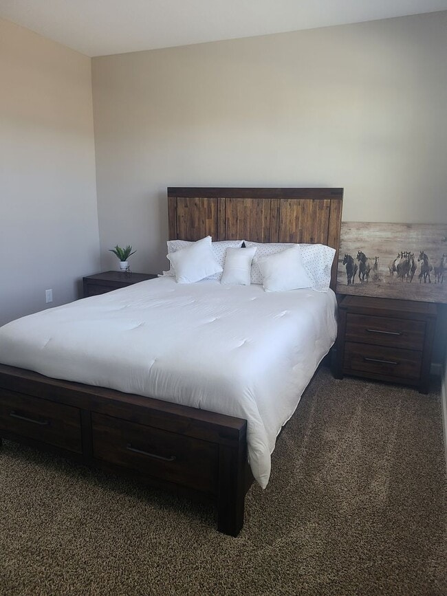 Building Photo - 4 Bedroom, 3 Bathroom Luxury Home in Torte...