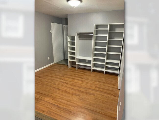 Building Photo - 466 N Delaware Ave