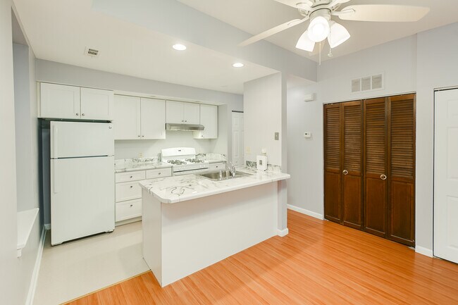 1st flr Kitchen - 3815 Folsom Ave