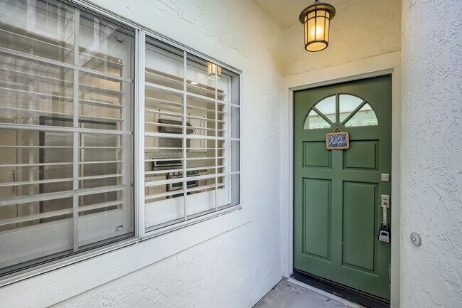 Foto del edificio - Beautifully Remodeled Townhome in the Cambria Community – Del Mar Heights