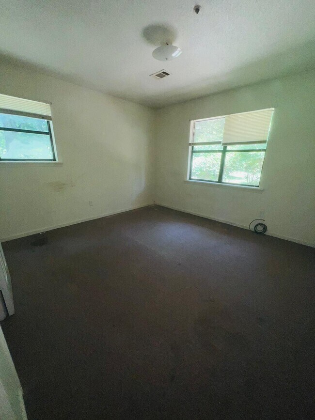 Building Photo - 445 Union St NE