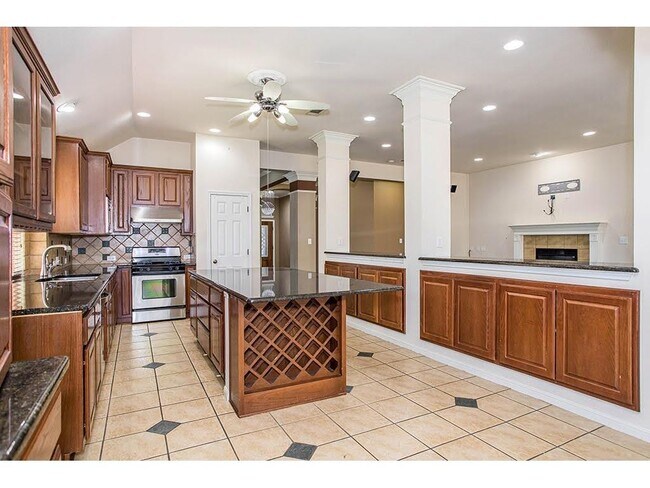 Building Photo - 512 Madisons Way