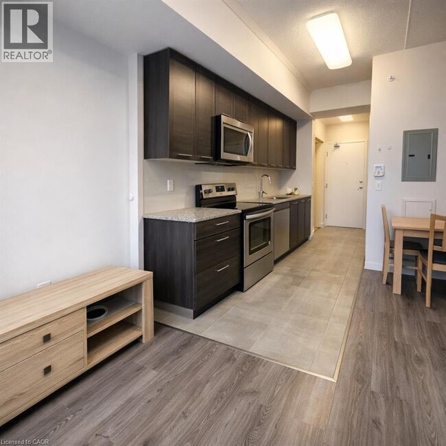 Building Photo - 251 Hemlock St