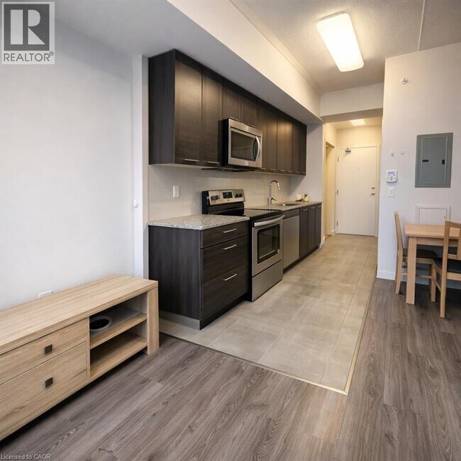 Photo du bâtiment - 251 Hemlock St