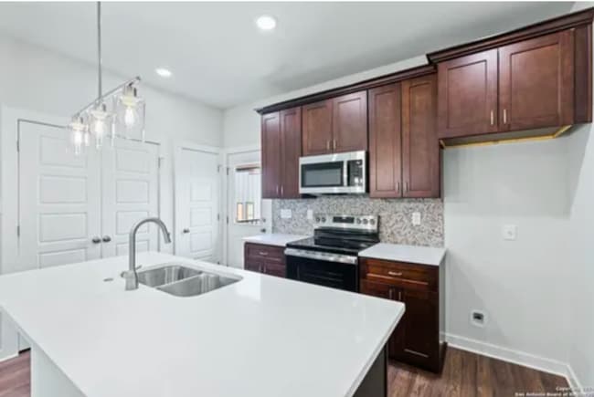 Building Photo - 810 S Walters