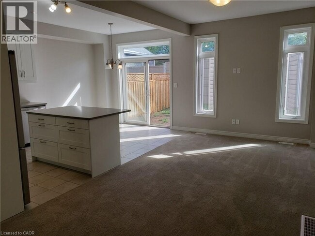 Photo du bâtiment - 6 Lindsay Wy