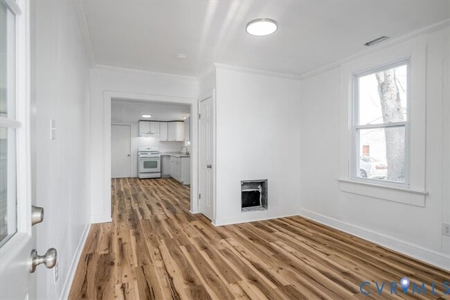 Foto del edificio - 1609 Buren St
