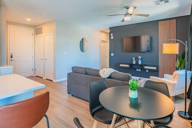 Building Photo - 730 E Marlette Ave