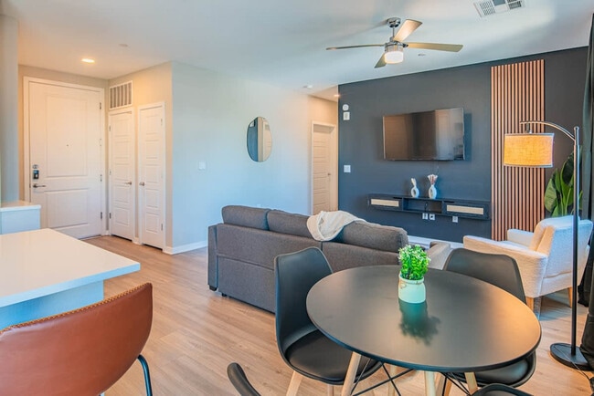 Building Photo - 777 E Stella Ln