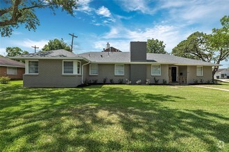 Building Photo - 3827 Linkview Dr