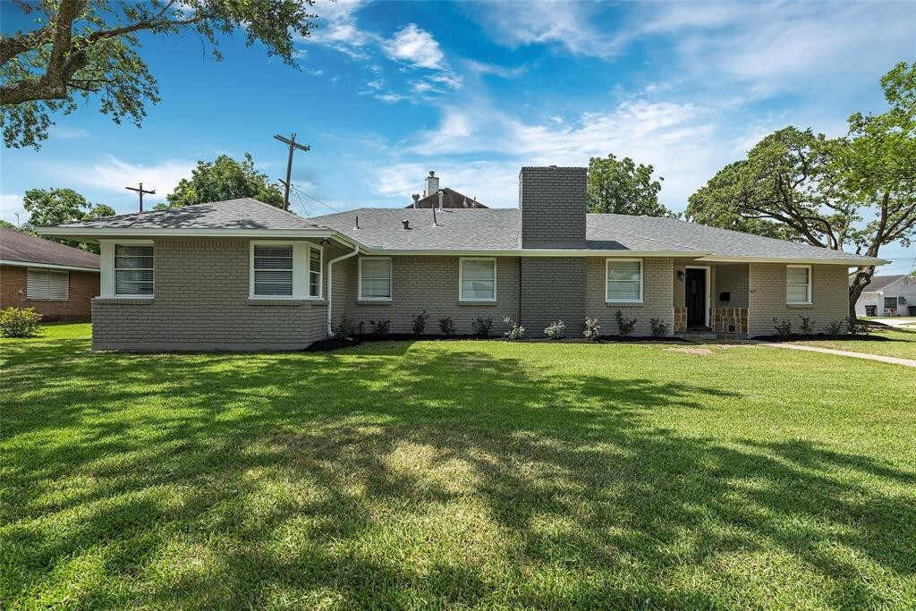 Primary Photo - 3827 Linkview Dr
