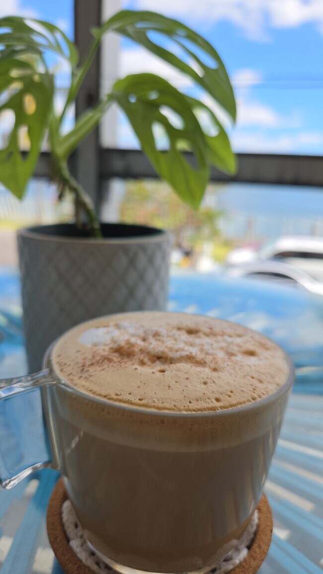 ¡¡Café tranquilo con vistas directas al agua!! - 1670 NE 191st St