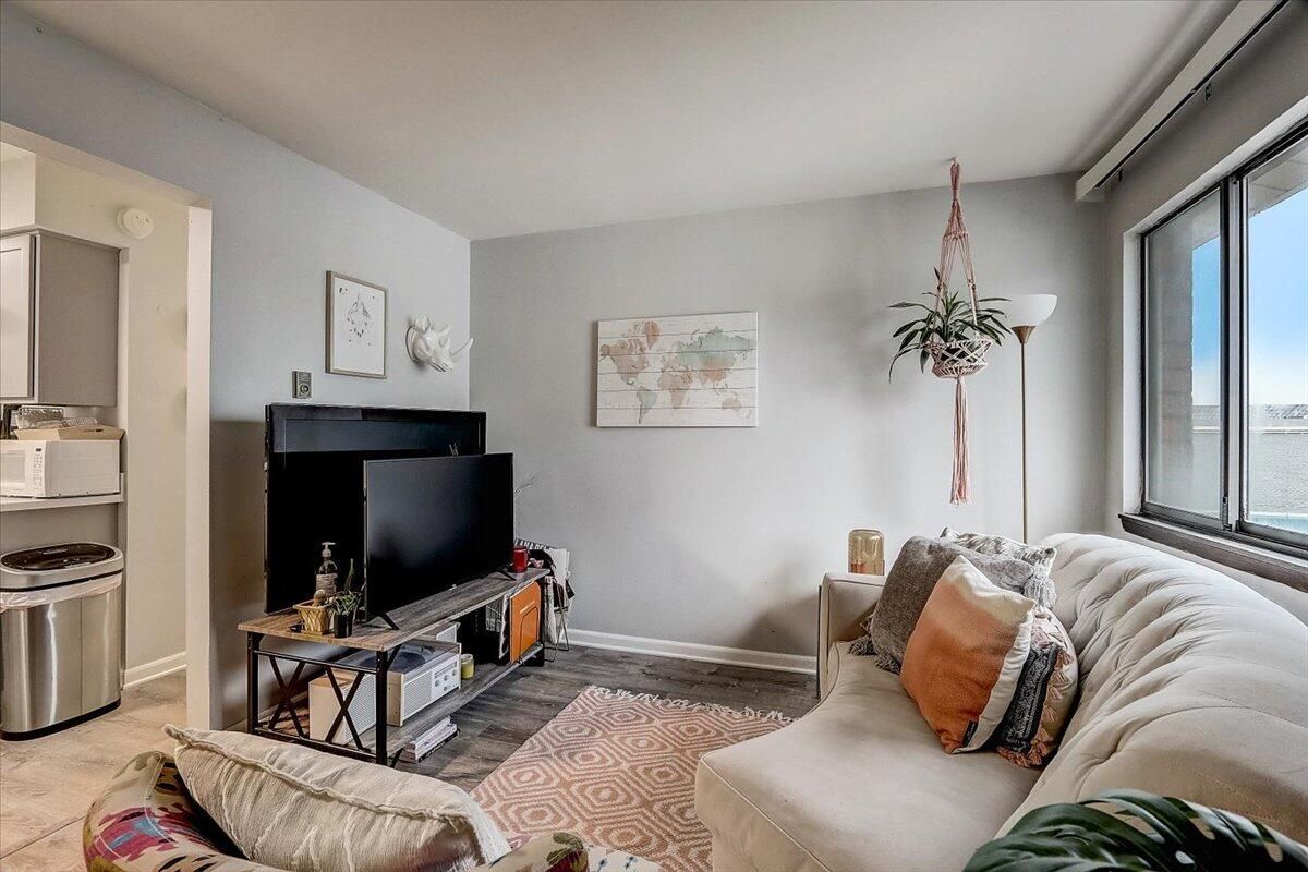 Foto principal - 827 S 84th St
