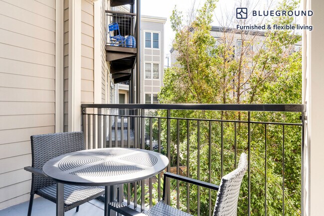 Foto del edificio - 5684 Bay St