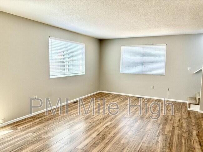 Foto del edificio - 470 Lone Pine St
