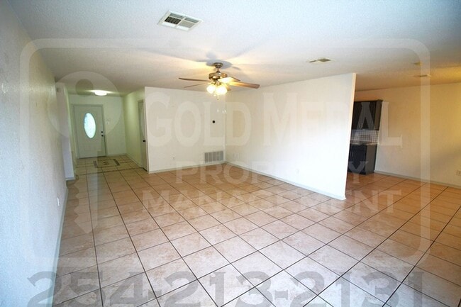 Foto del edificio - Beautiful 4-Bed, 2-Bath Home - Now Availab...