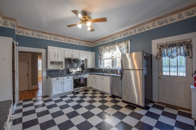 Foto del edificio - 209 W 1st St