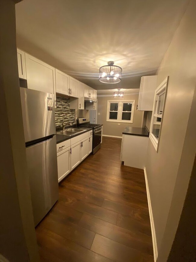 Building Photo - 2 Bedroom Single Family