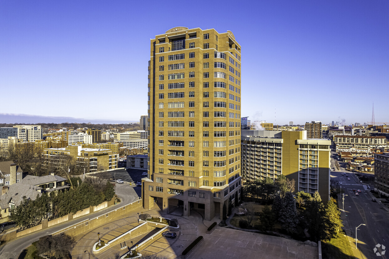 Primary Photo - Alameda Towers