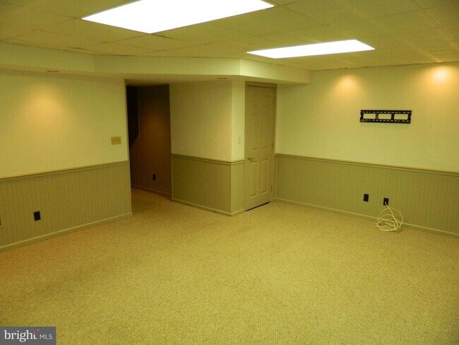 Foto del edificio - 1321 Merry Hill Ct