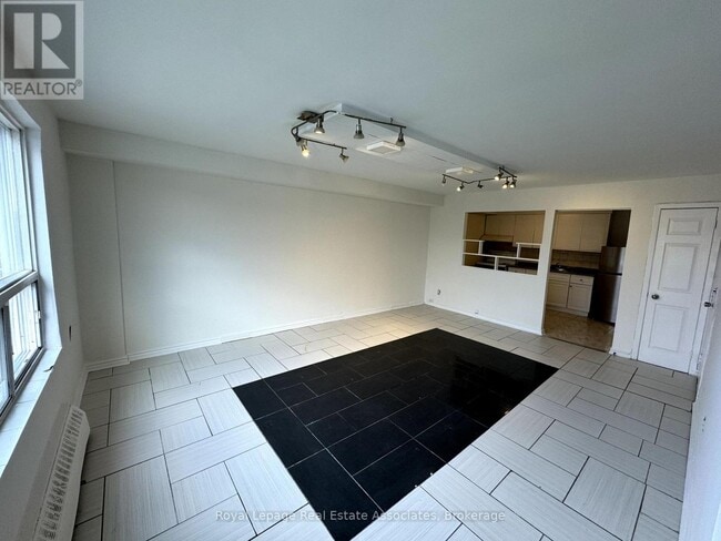 Building Photo - 3071 Hurontario St