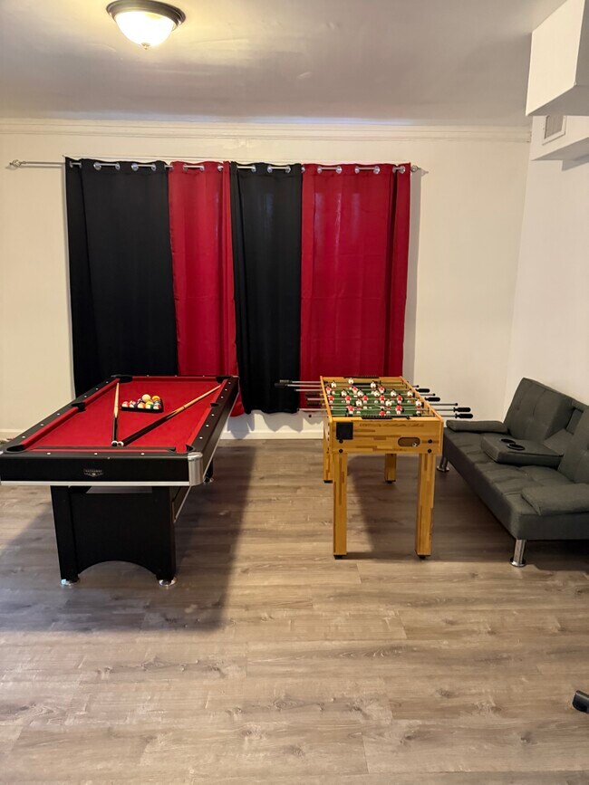 Foto del edificio - 240 Leslie St