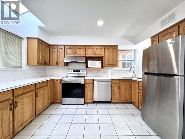 Photo du bâtiment - 1921 Harrison Dr