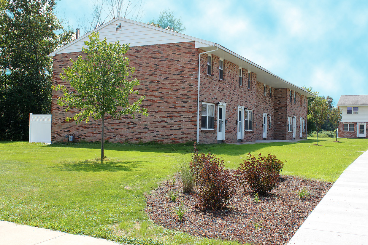 Primary Photo - Stonehaven Townhomes and Apartments