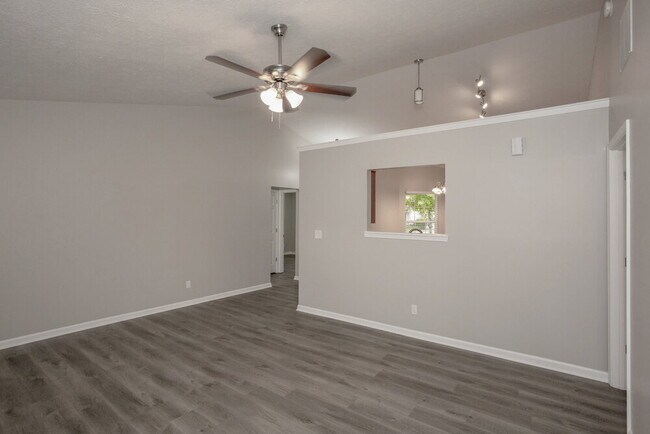 Building Photo - 935 N Mill Run Blvd