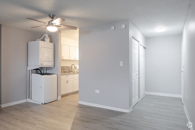 3BR, 1.5BA - 960SF - Sierra Vista