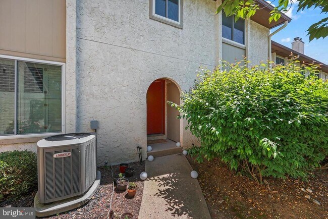 Building Photo - 81 Thoreau Dr