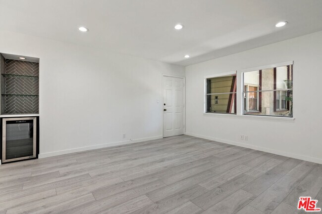 Foto del edificio - 3635 Kalsman Dr