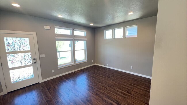 Foto del edificio - 2 Bedroom / 1 Bathroom in NE Bend