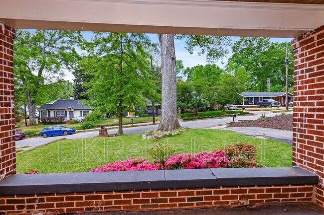 Foto del edificio - 2134 Delano Dr NE