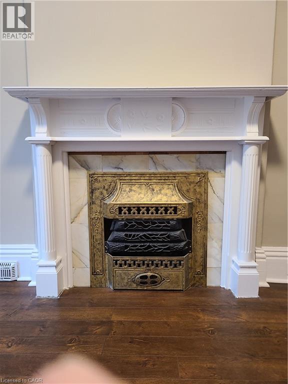 Photo du bâtiment - 115 Charlton Ave W