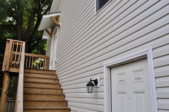 Building Photo - 521 Watson St