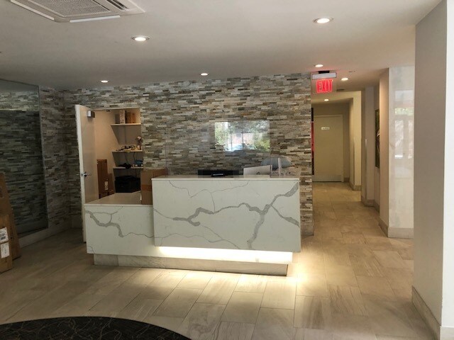 Foto del edificio - 1301 N Courthouse Rd