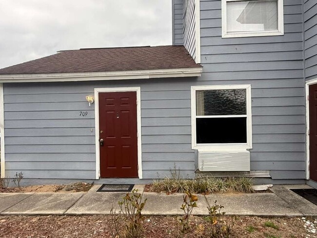 Building Photo - 709 Orchid Dr