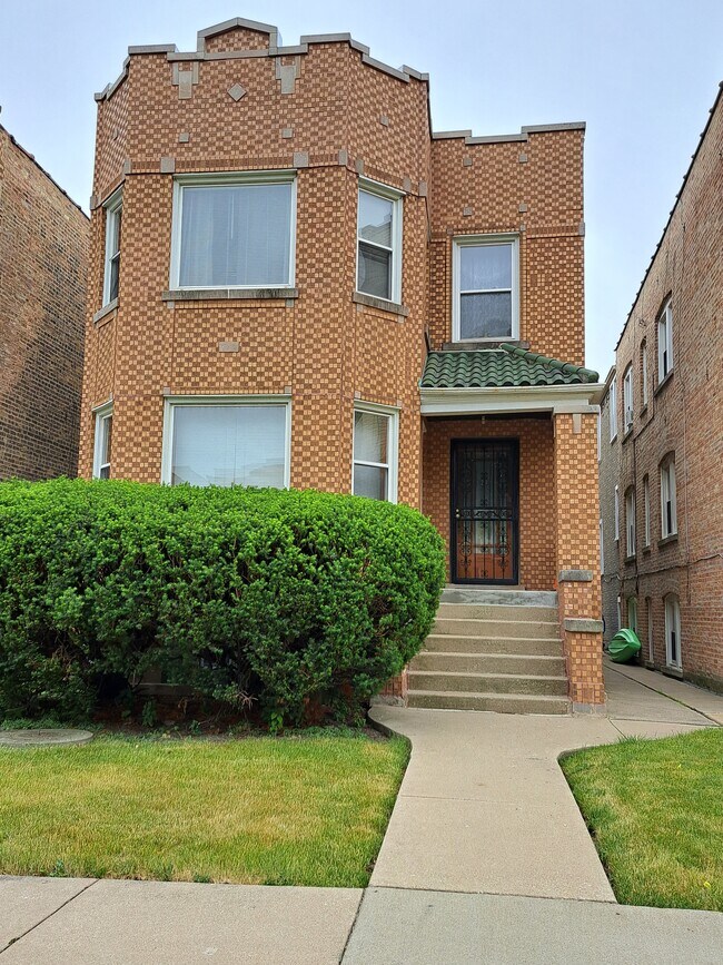 Building Photo - 5249 W School St