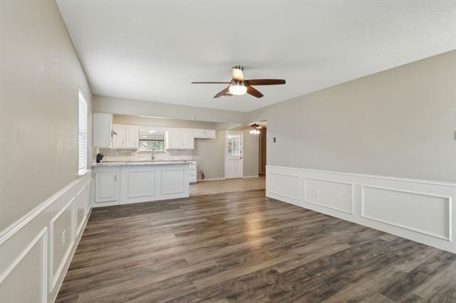 Building Photo - 201 E 6th St