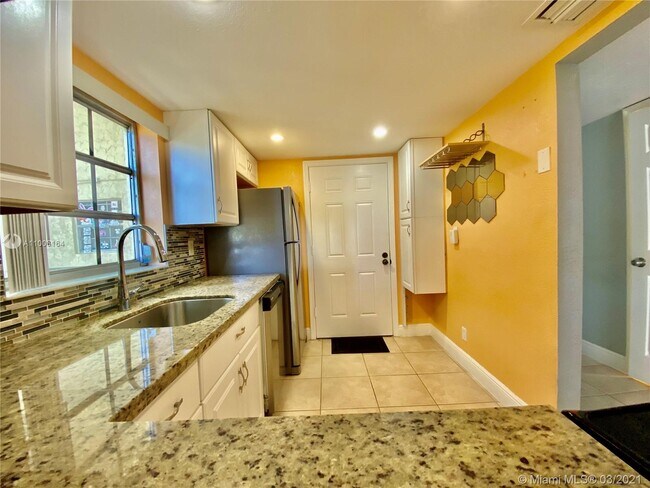 Building Photo - 8650 SW 109th Ave